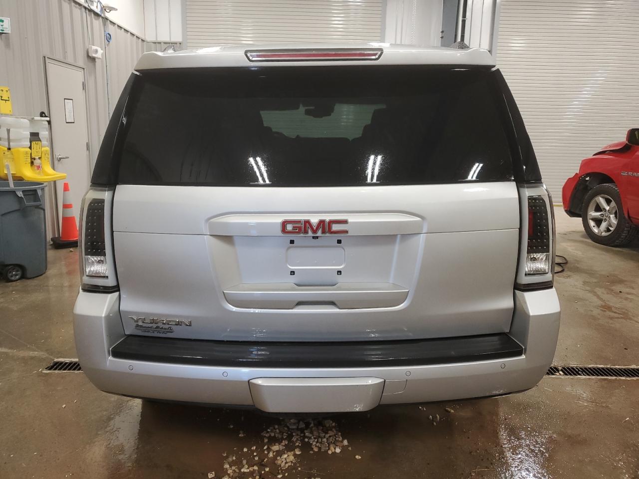 2015 GMC Yukon - Image 6