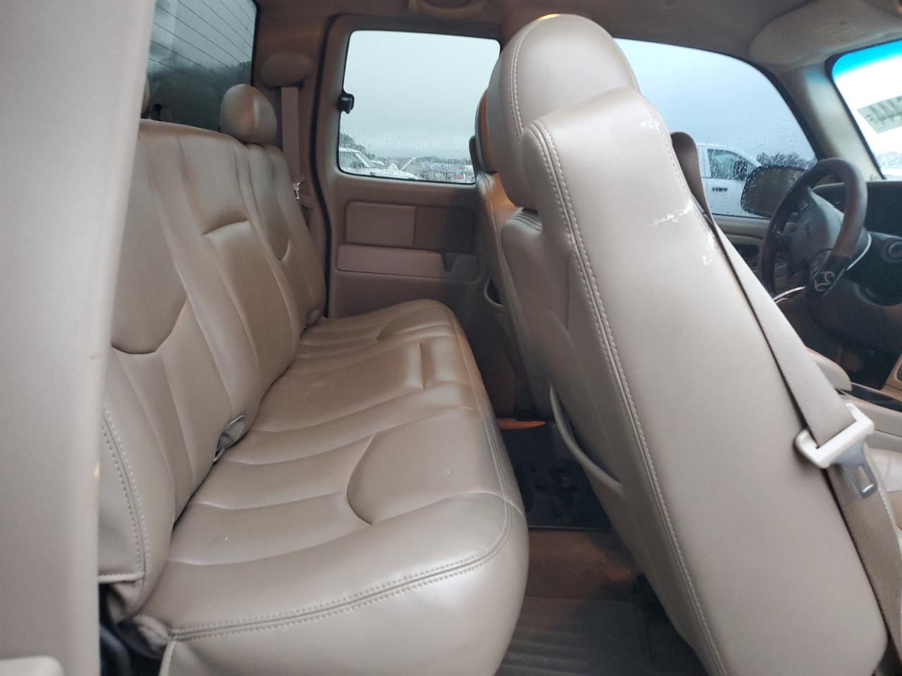 2005 GMC Sierra - Image 10