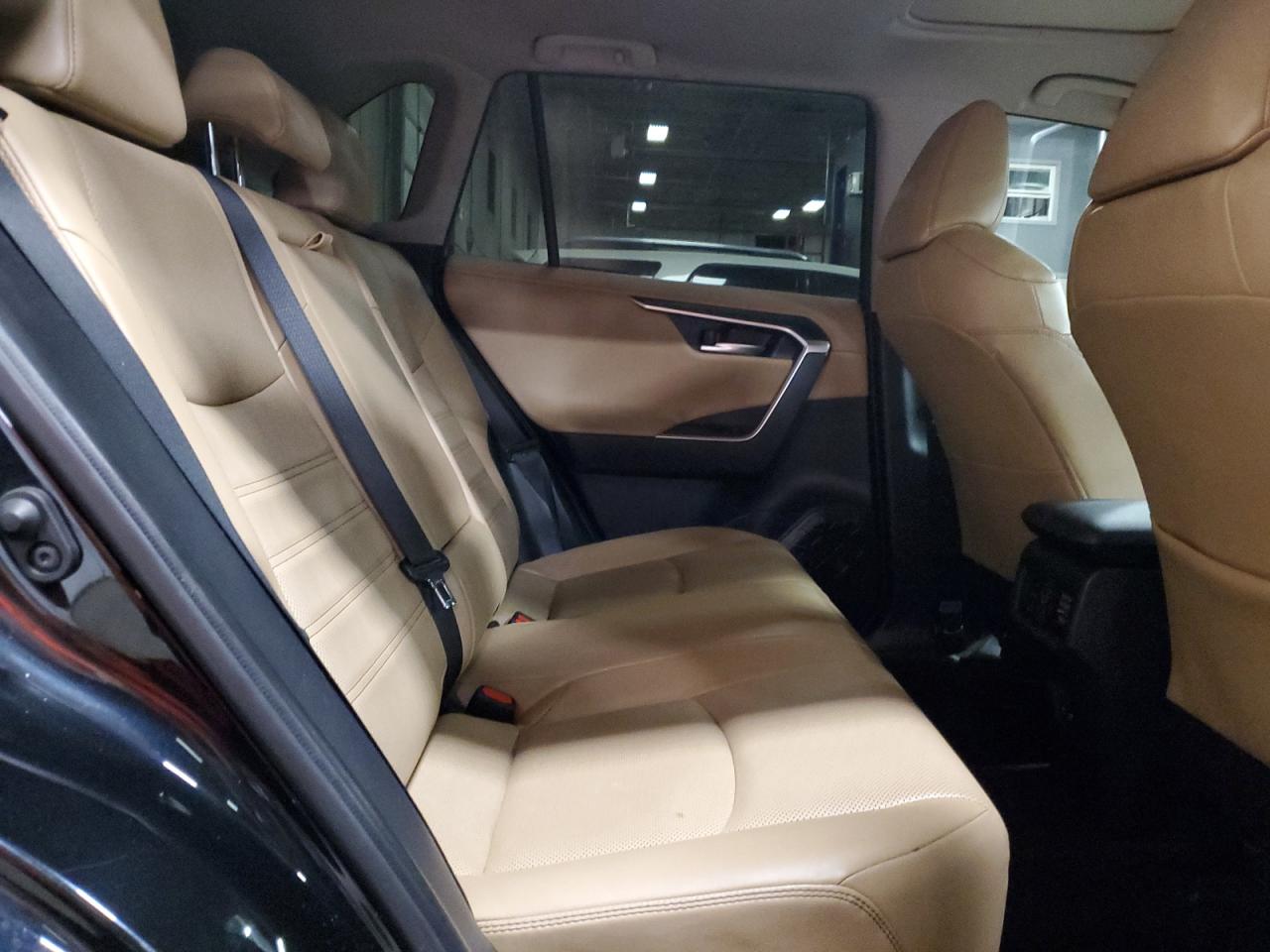 2020 Toyota RAV 4 - Image 11