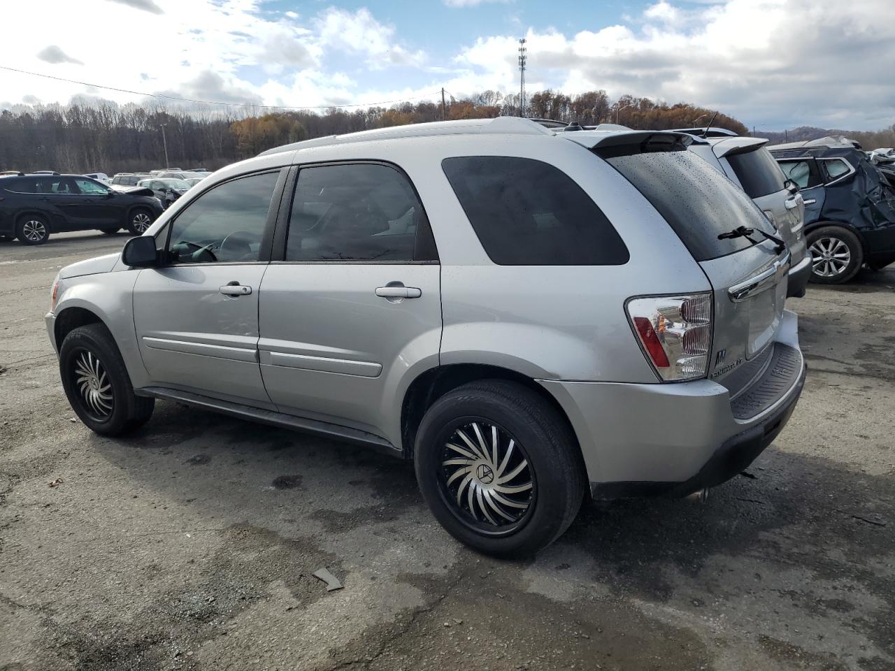 2005 Chevrolet Equinox - Image 2