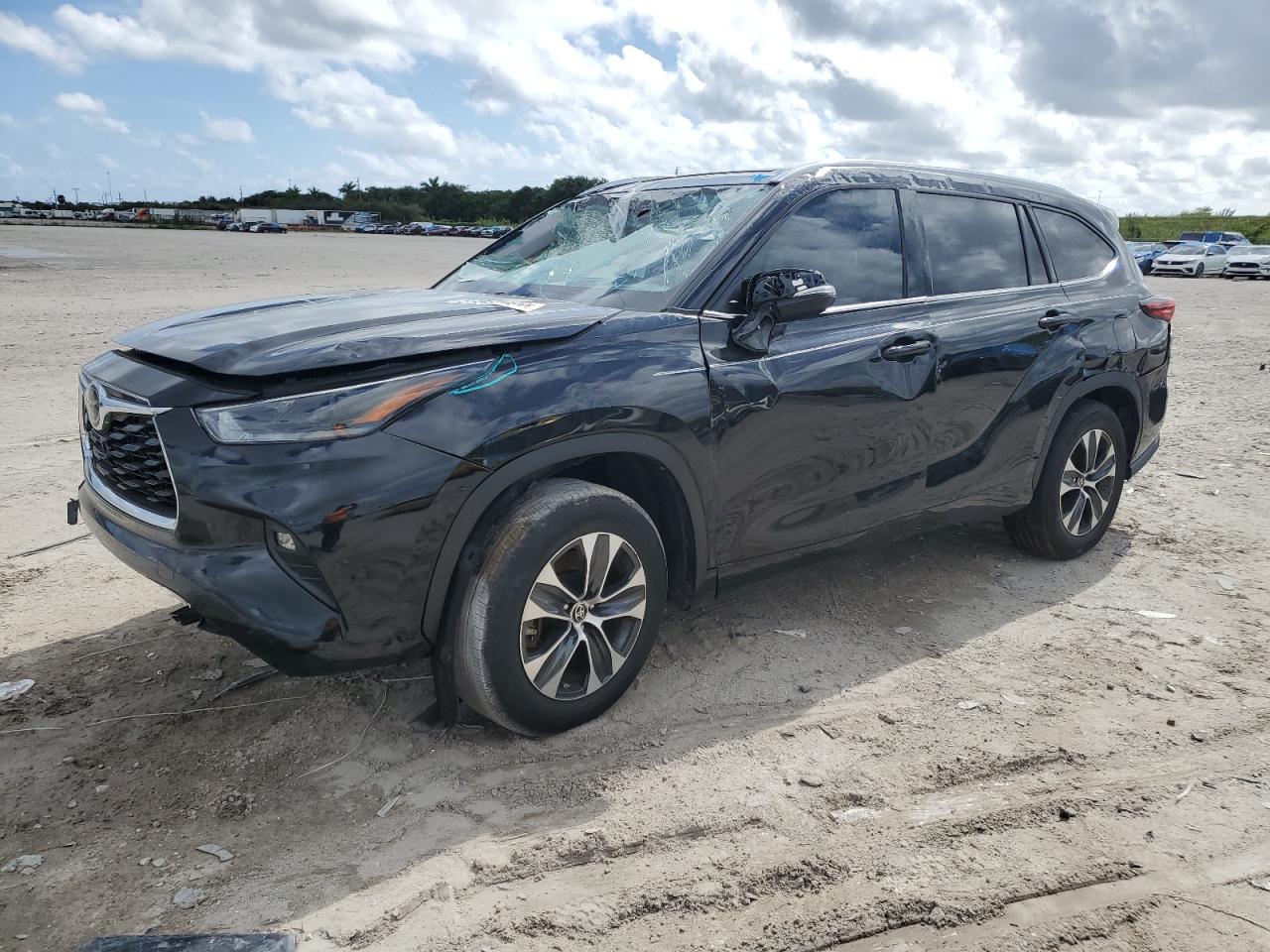2021 Toyota Highlander - Image 1