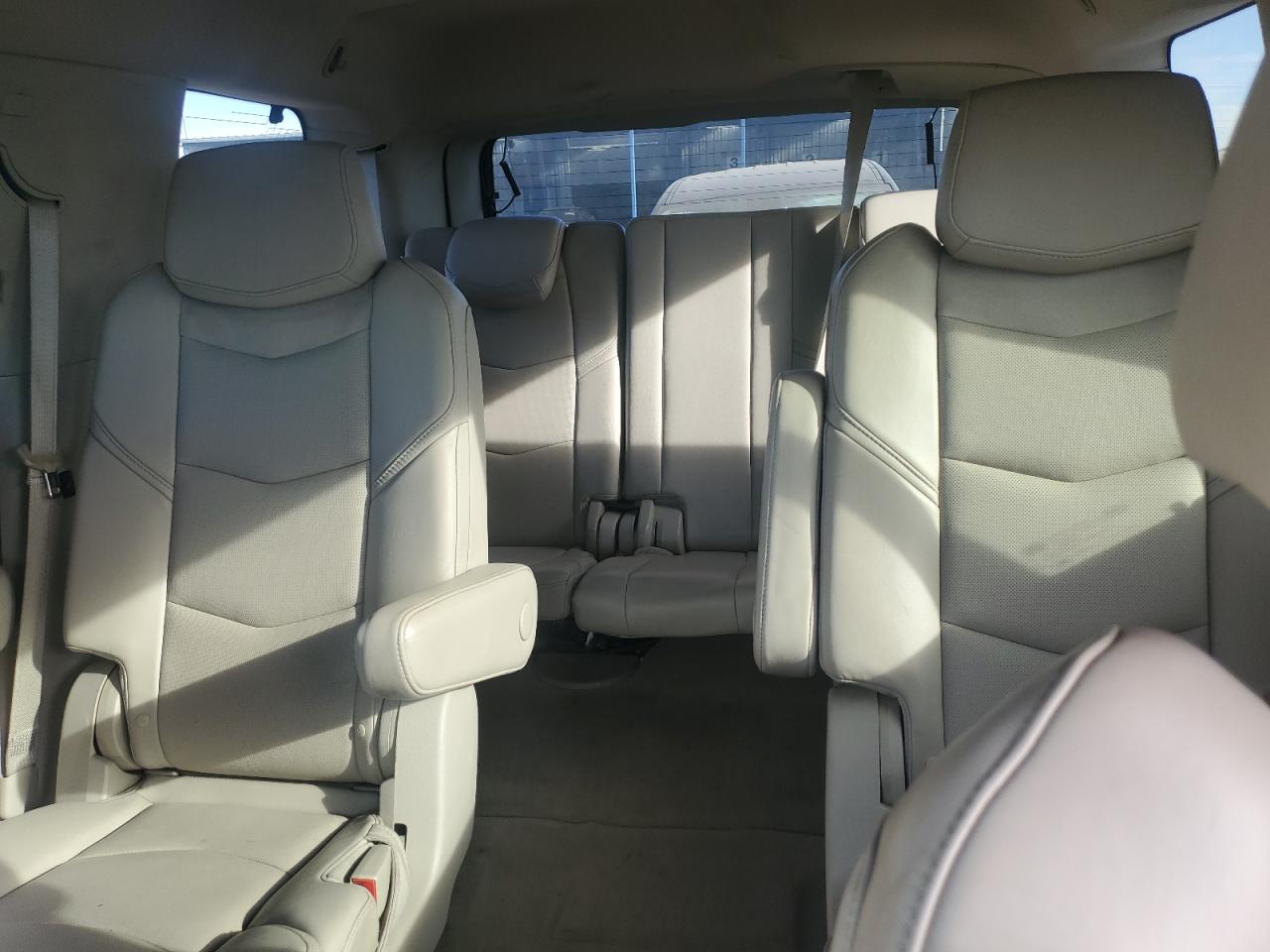 2015 Cadillac Escalade - Image 10