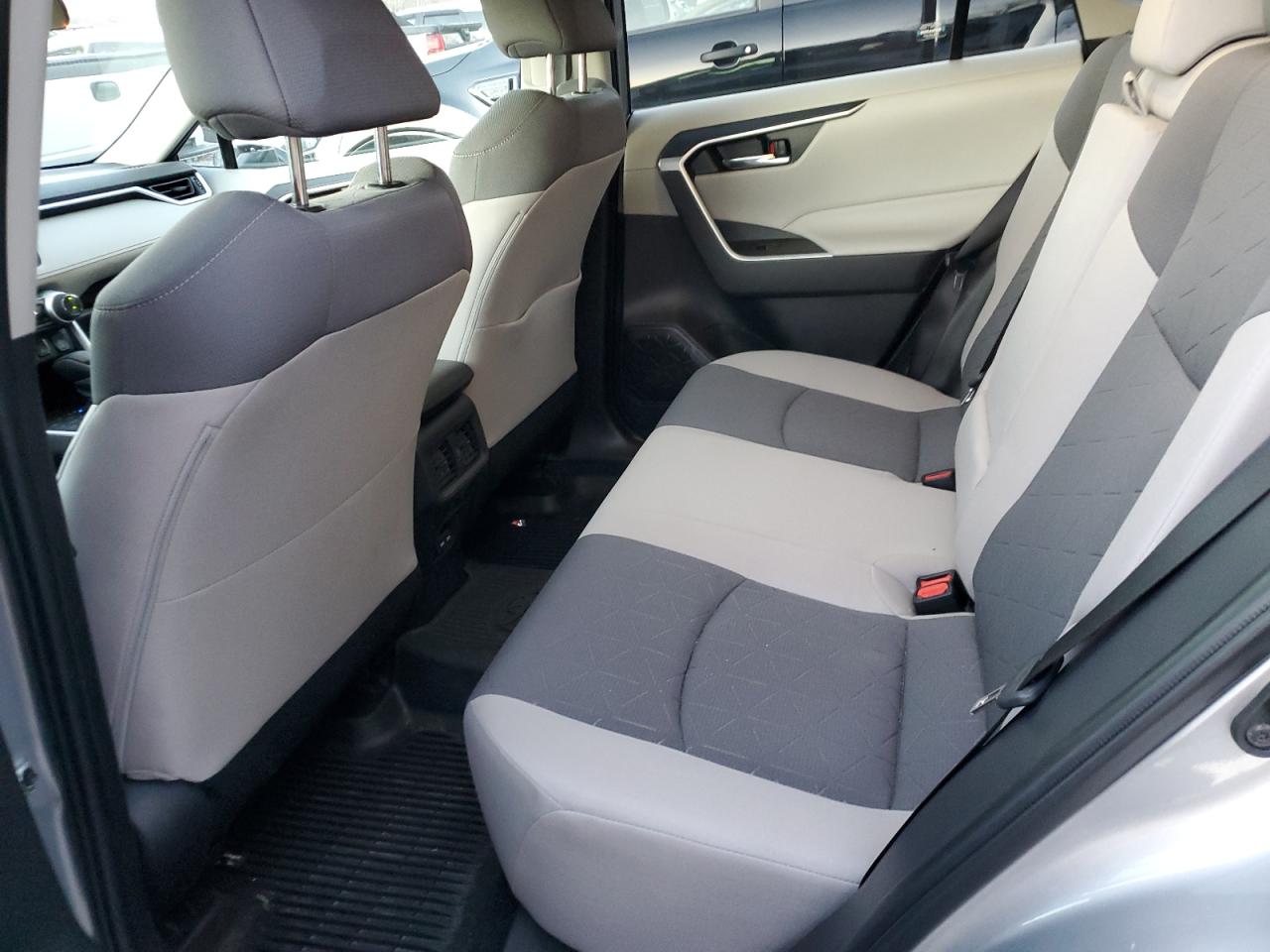 2022 Toyota RAV 4 - Image 11