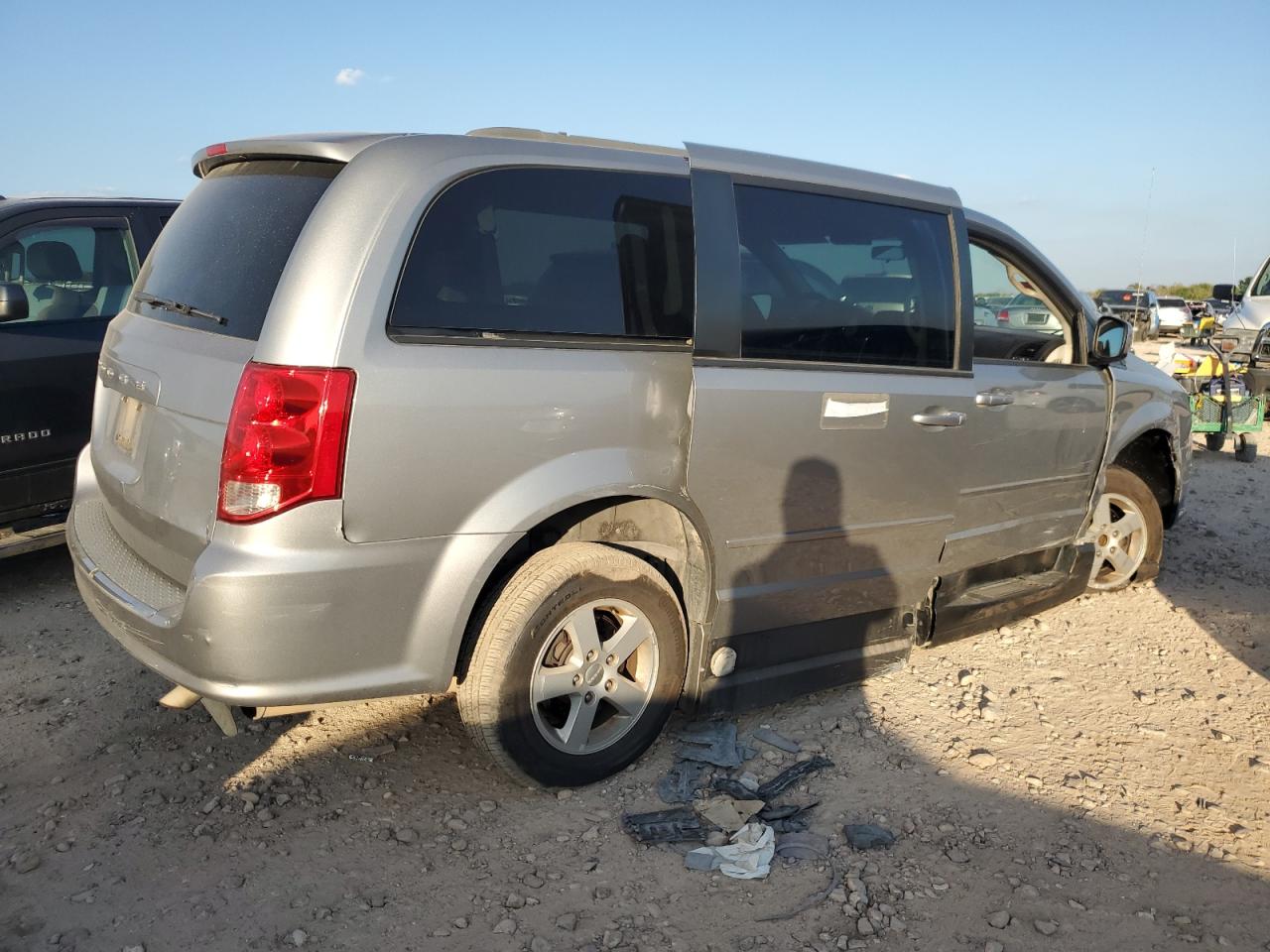 2013 Dodge Caravan - Image 3