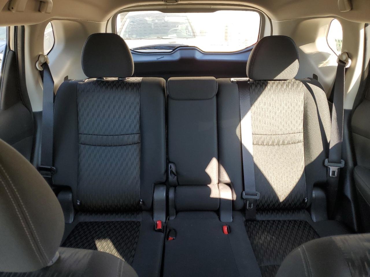 2017 Nissan Rogue - Image 10