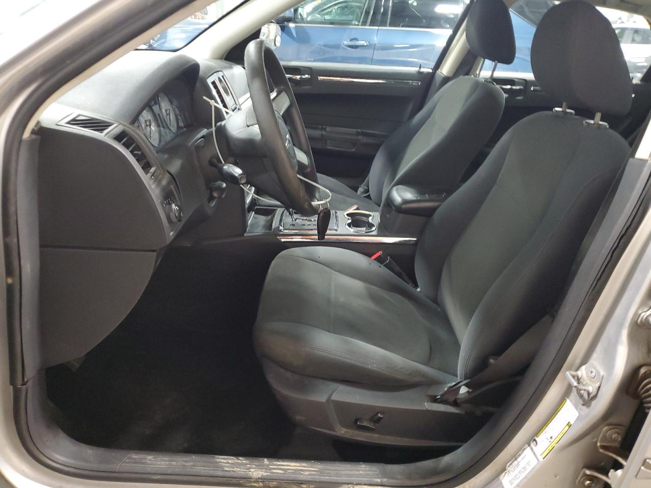 2010 Chrysler 300 - Image 7