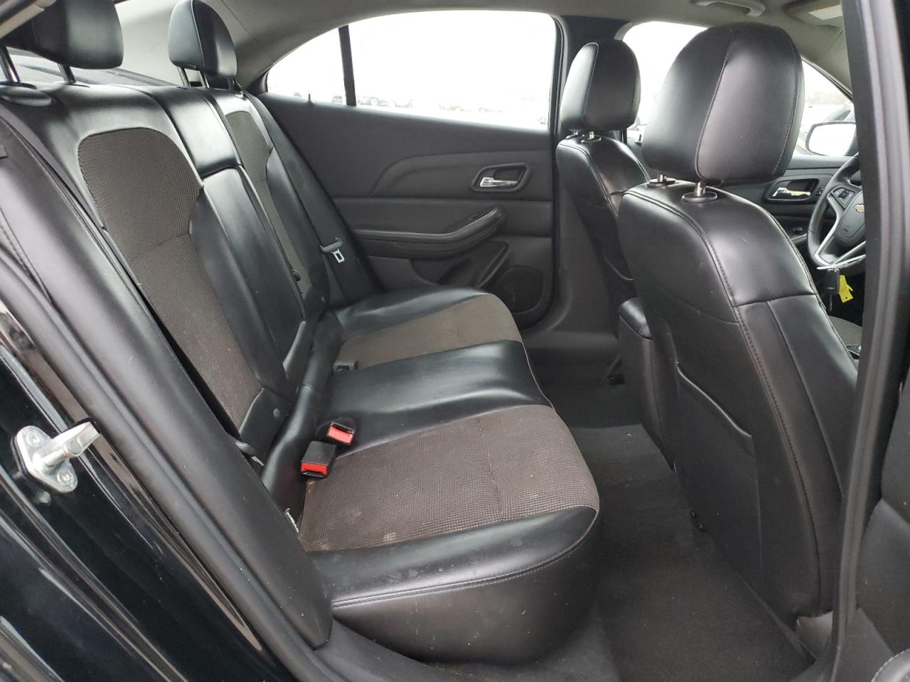 2016 Chevrolet Malibu - Image 10