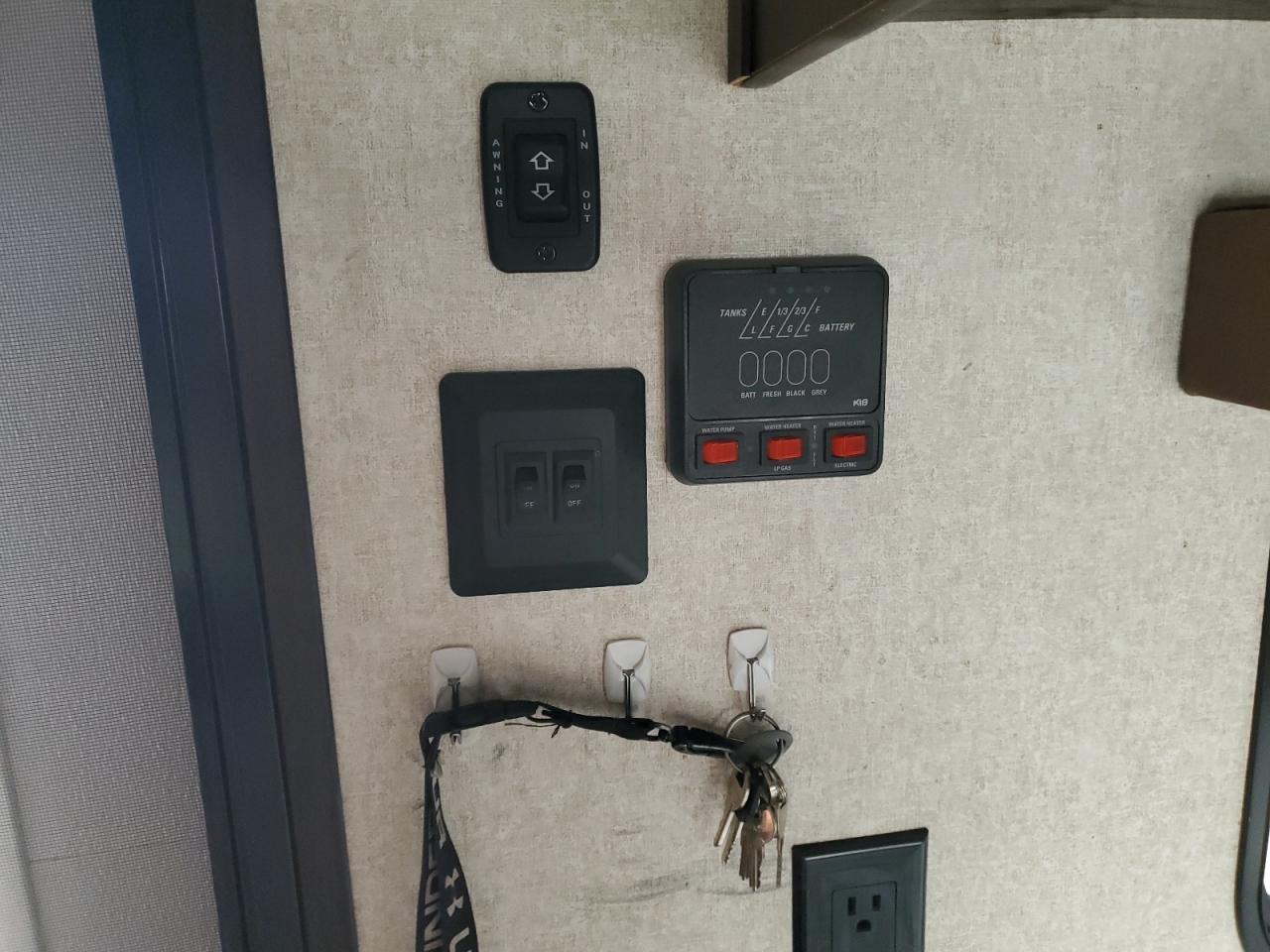 1UJBJ0BNXJ75R0358 2018 Jay Jay Flight