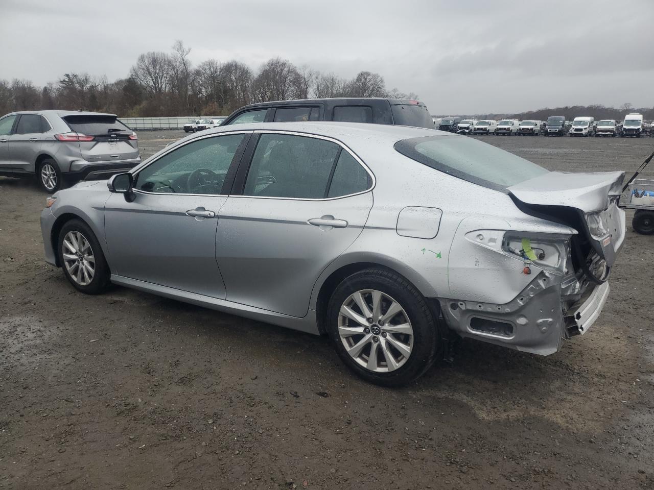 VIN 4T1B11HK0JU093755 2018 TOYOTA CAMRY no.2