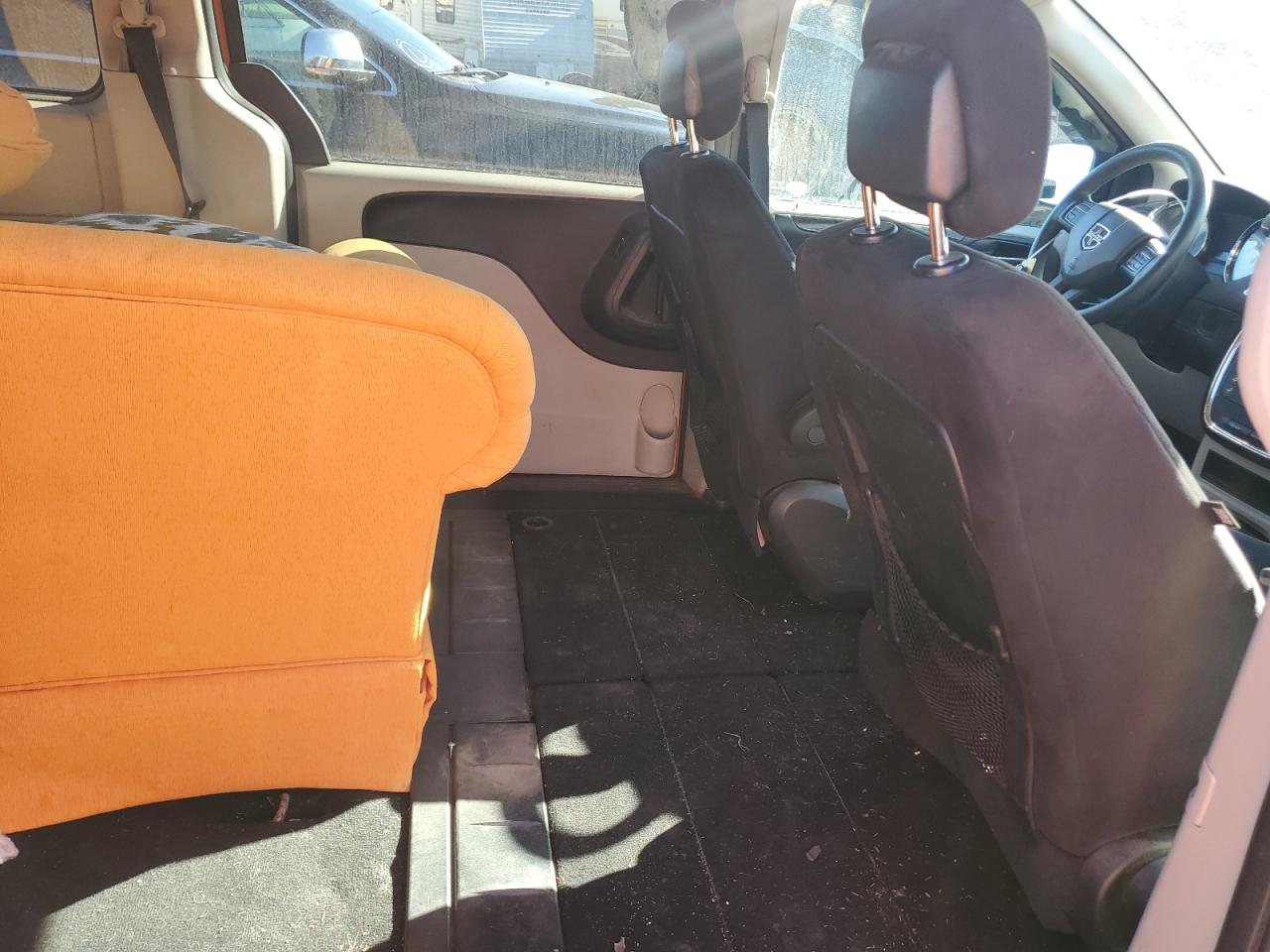 2011 Dodge Caravan - Image 11