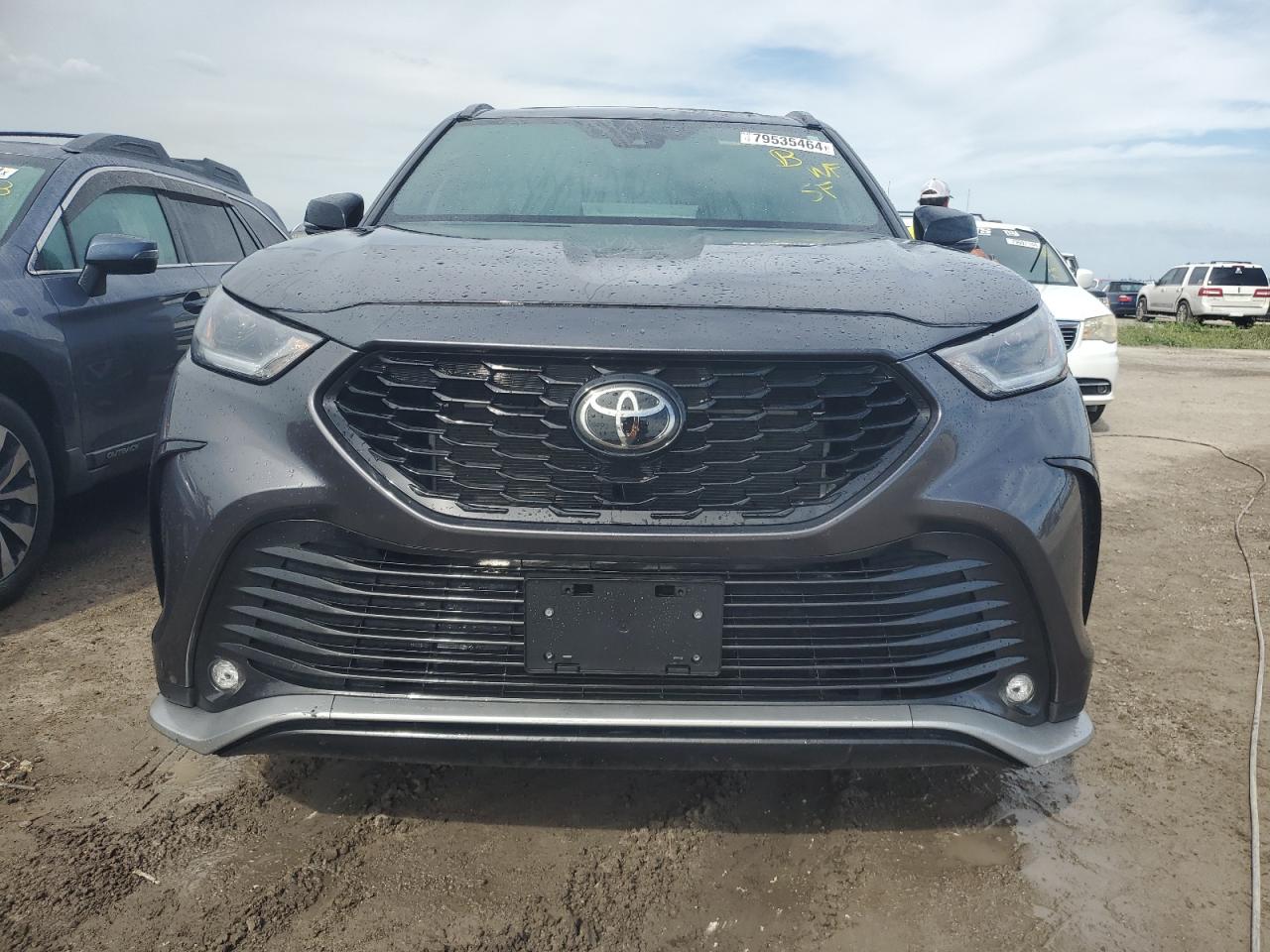 2022 Toyota Highlander - Image 5