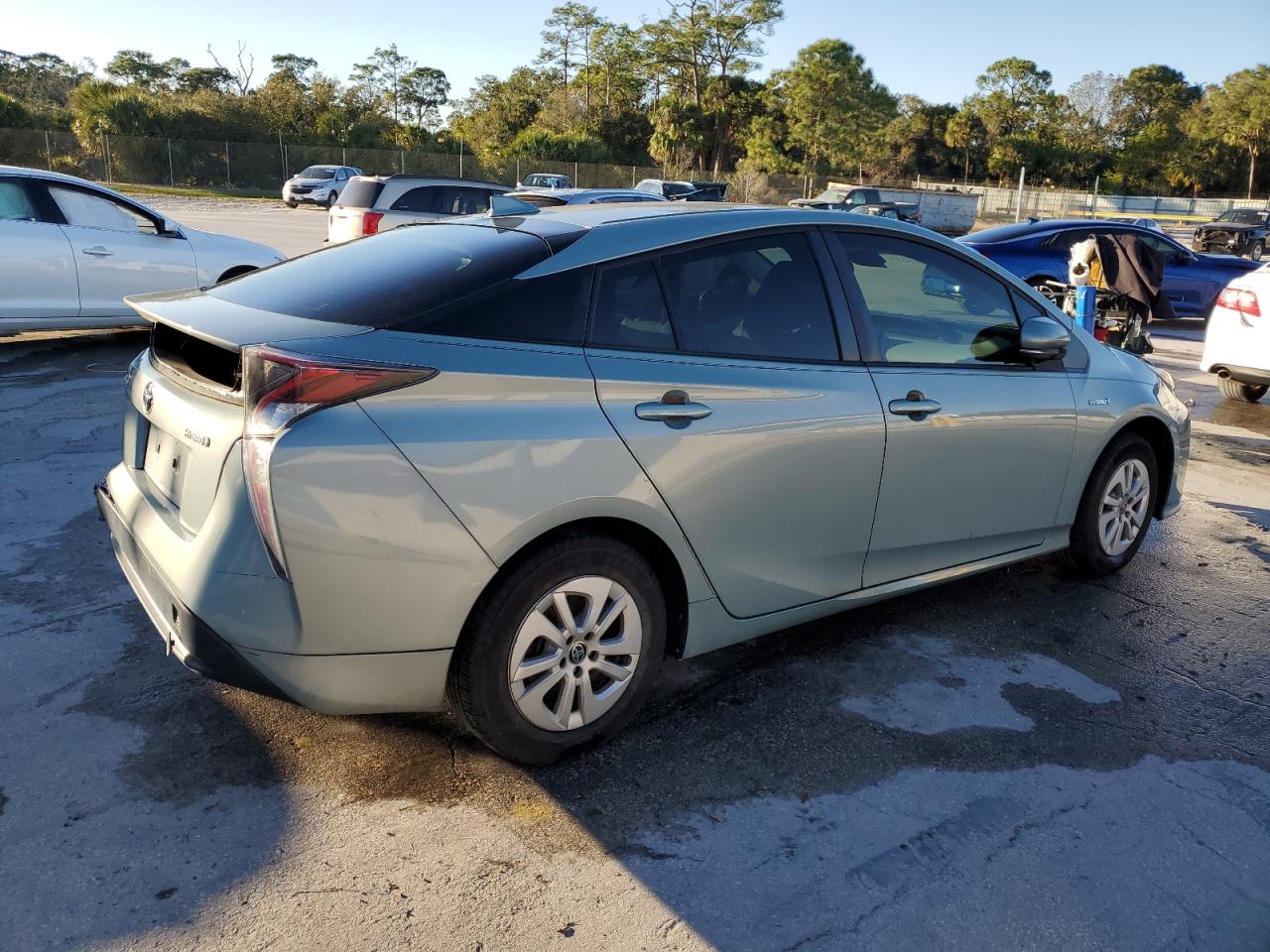 VIN JTDKBRFU9J3593102 2018 TOYOTA PRIUS no.3