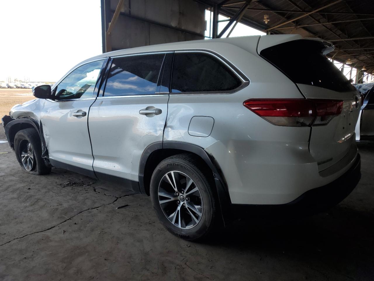 2019 Toyota Highlander - Image 2