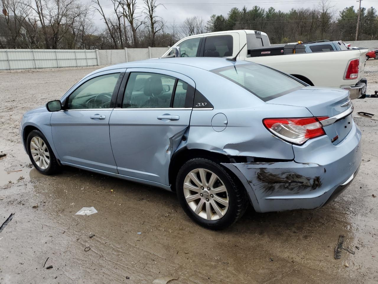 2013 Chrysler 200 - Image 2