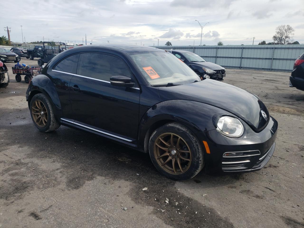 2018 Volkswagen Beetle - Image 4