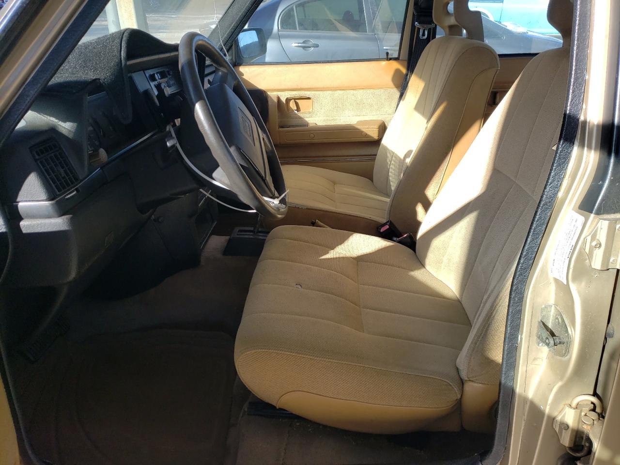 1992 Volvo 240 Base VIN: YV1AS8802N1472455 Lot: 81960484