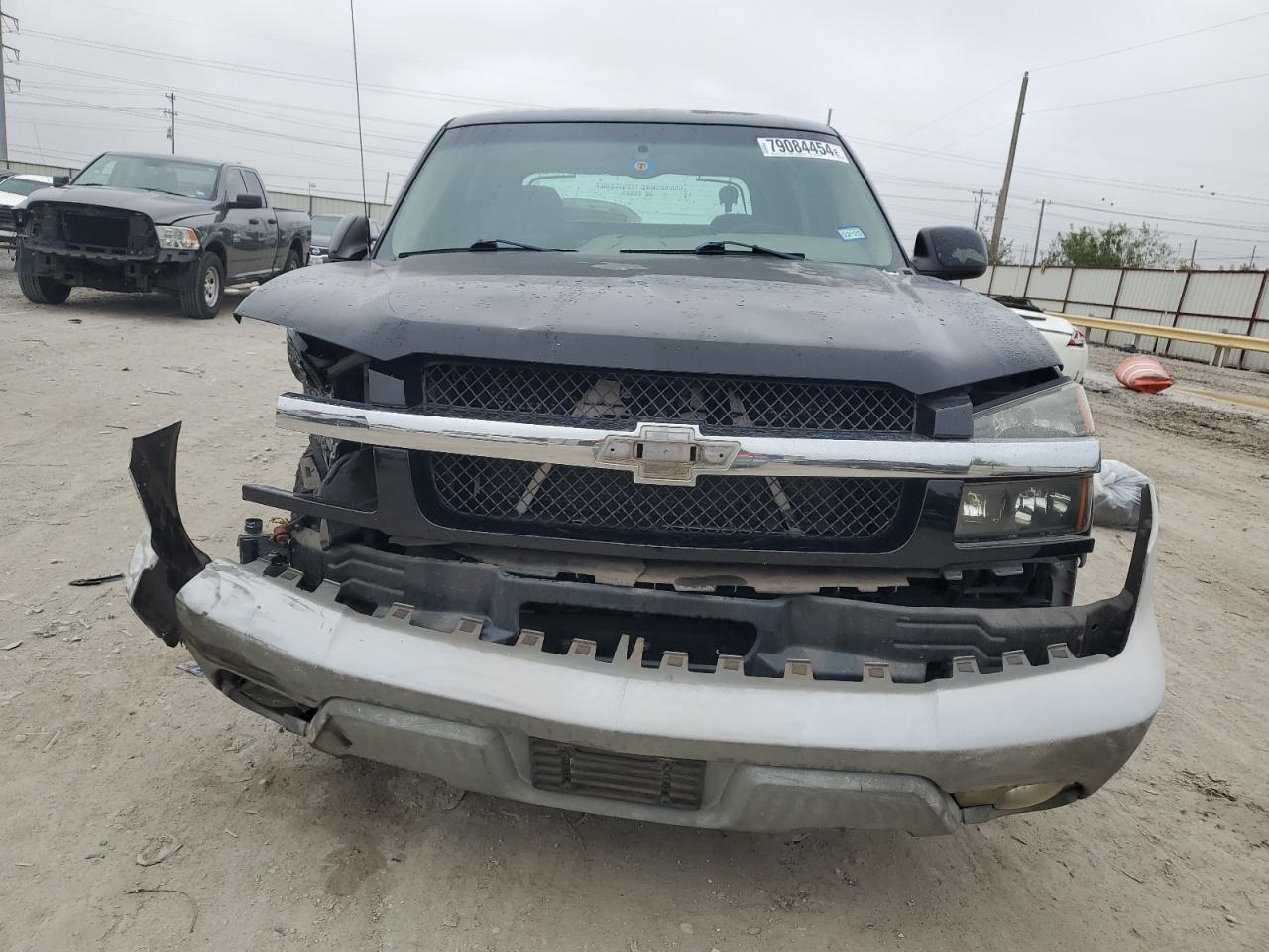 2002 Chevrolet Avalanche - Image 5