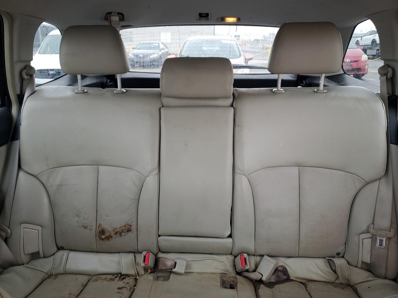 2011 Subaru Outback - Image 10