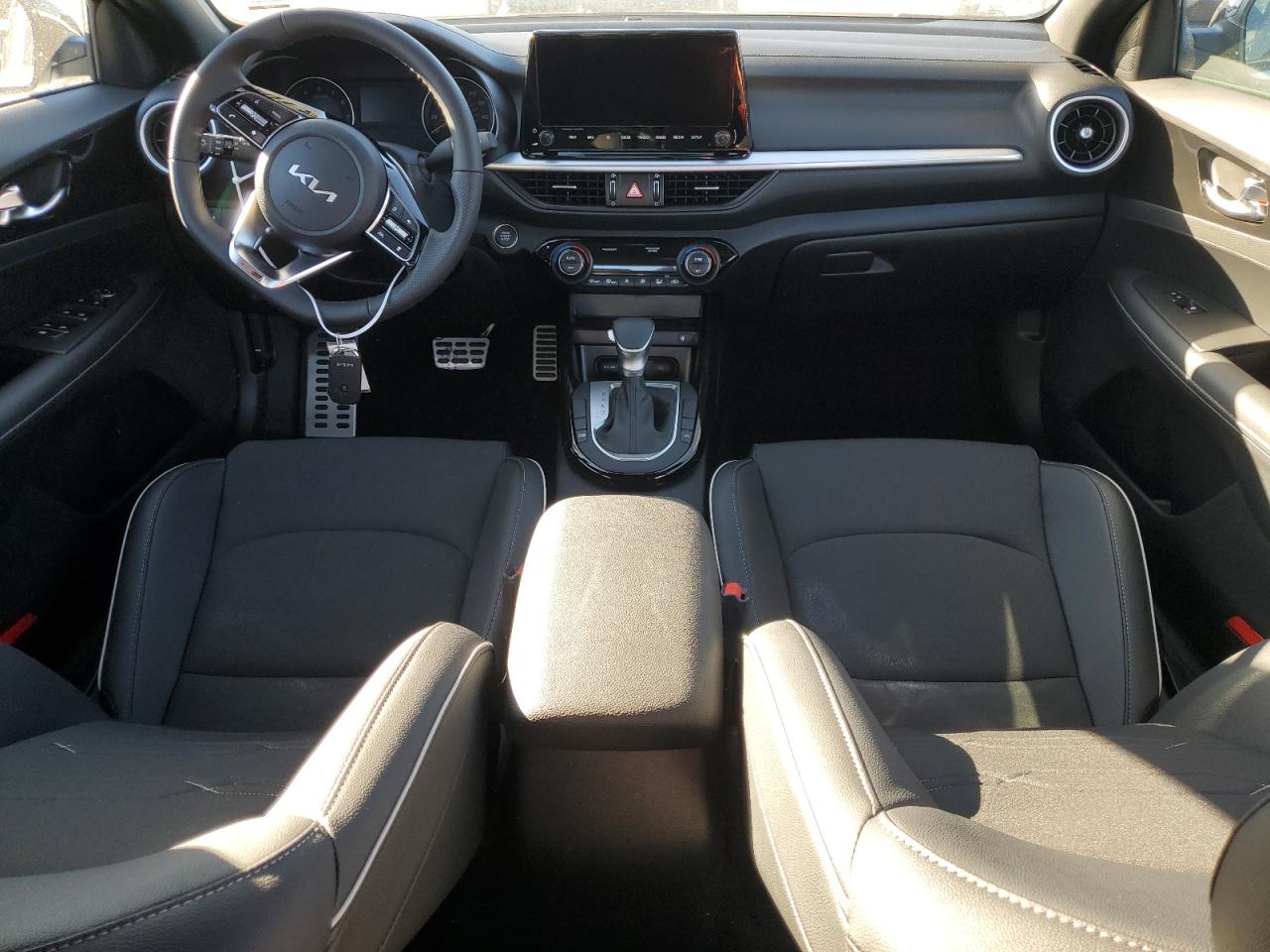 2024 Kia Forte - Image 8