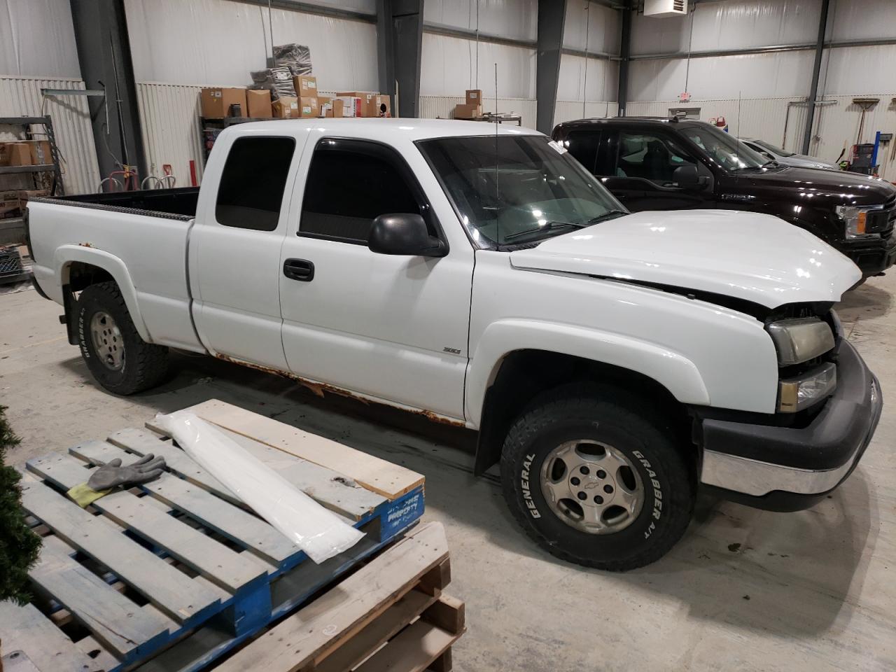2004 Chevrolet Silverado - Image 4