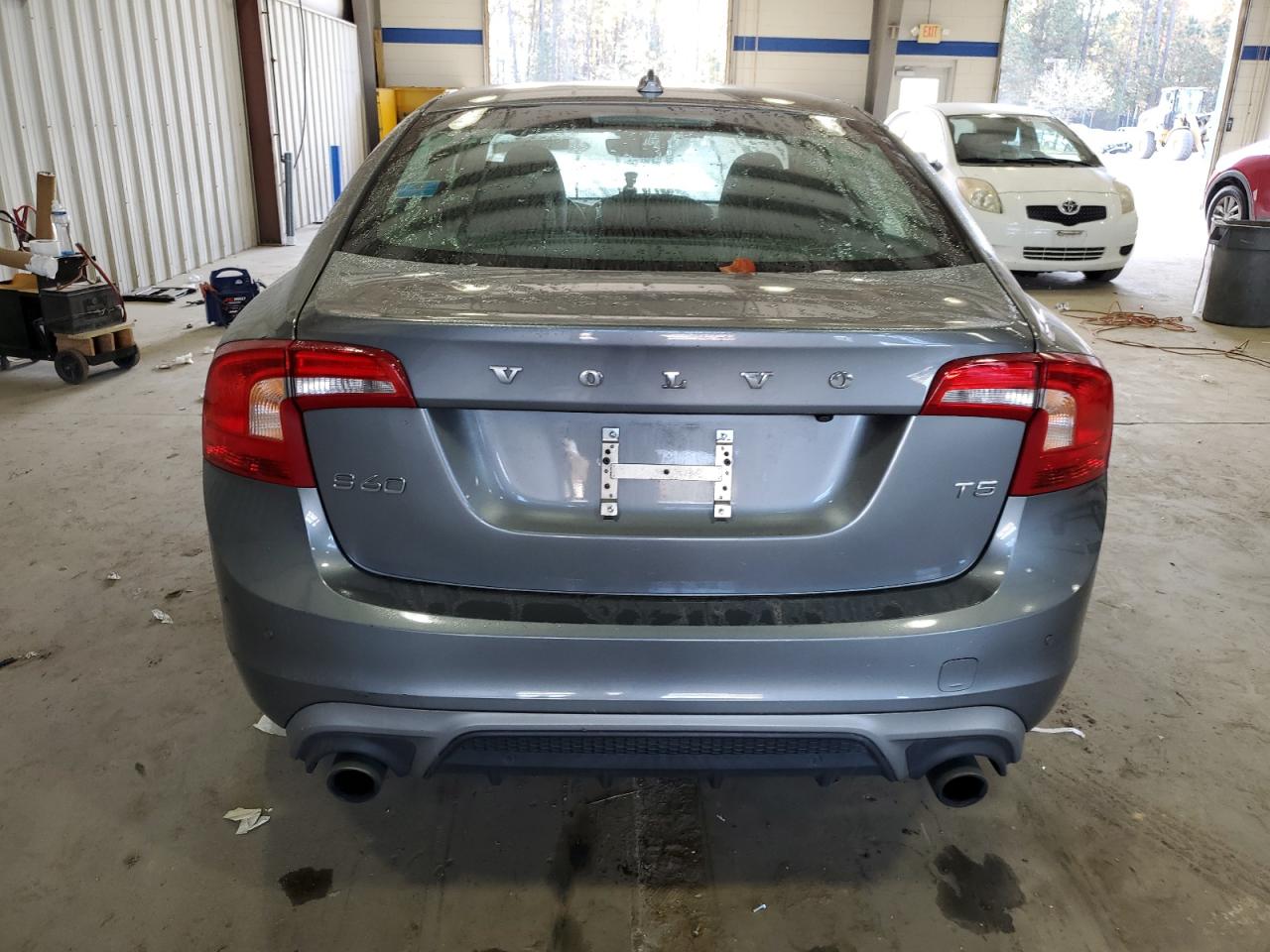 2017 Volvo S60 - Image 6