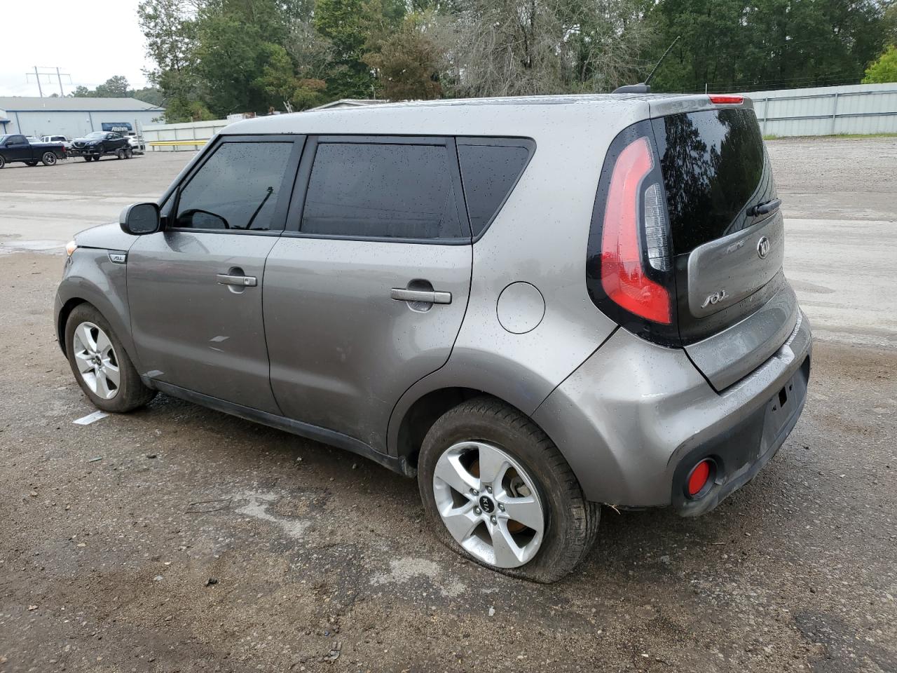 VIN KNDJN2A29J7540327 2018 KIA SOUL no.2