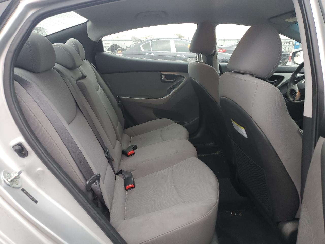2014 Hyundai Elantra - Image 11
