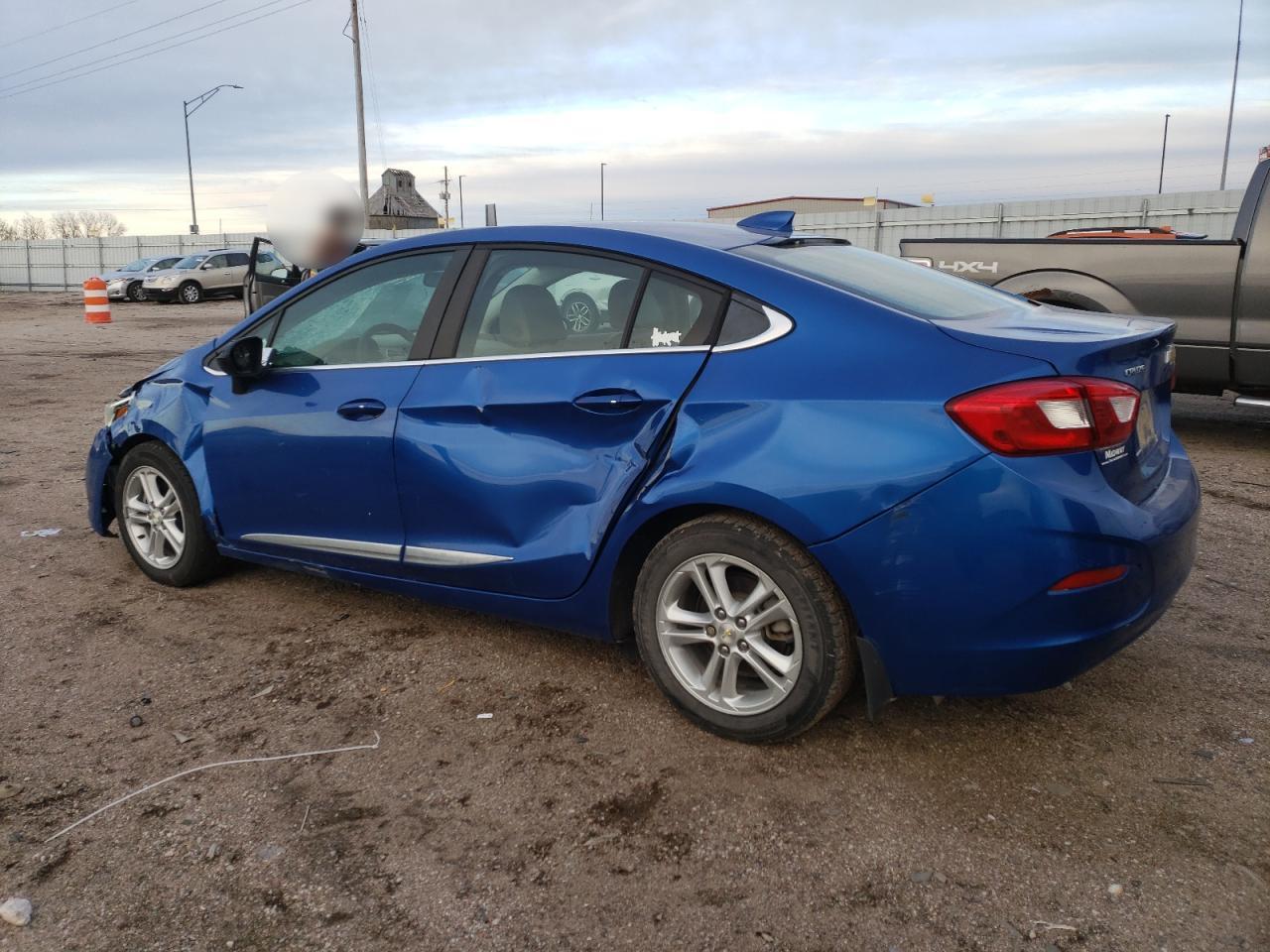 2017 Chevrolet Cruze - Image 2