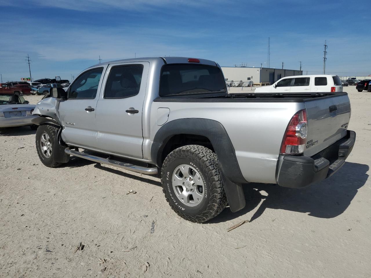 2011 Toyota Tacoma - Image 2