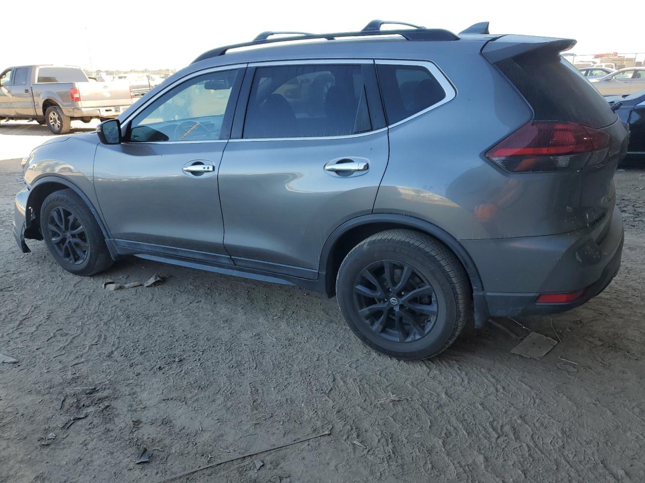 2018 Nissan Rogue - Image 2