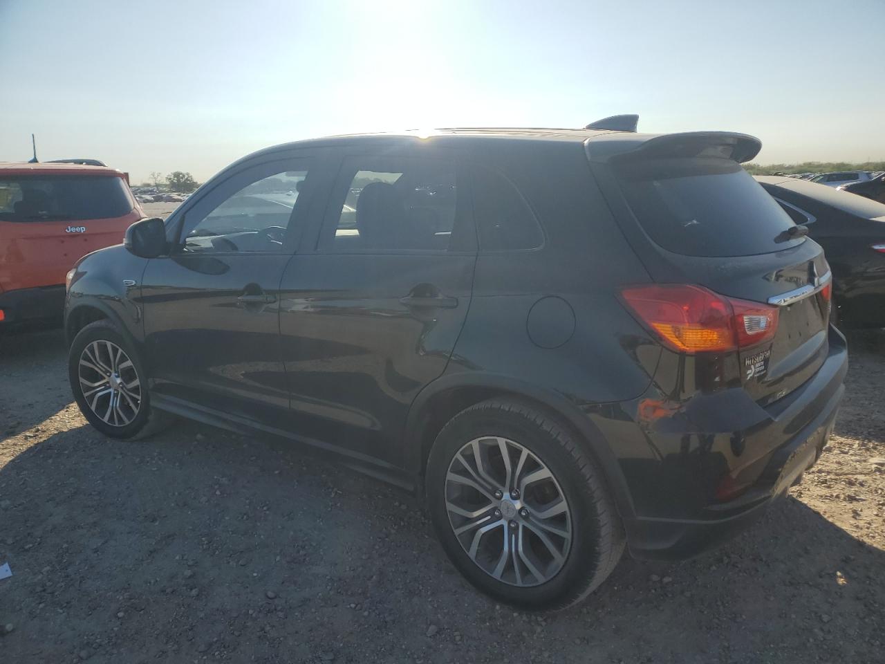 2018 Mitsubishi Outlander - Image 2