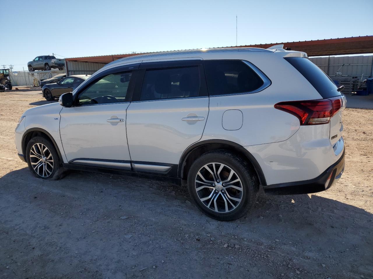 2018 Mitsubishi Outlander - Image 2