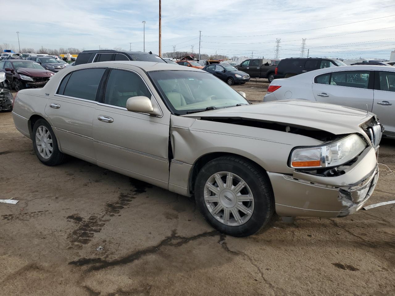 2010 Lincoln Town Car - Image 4