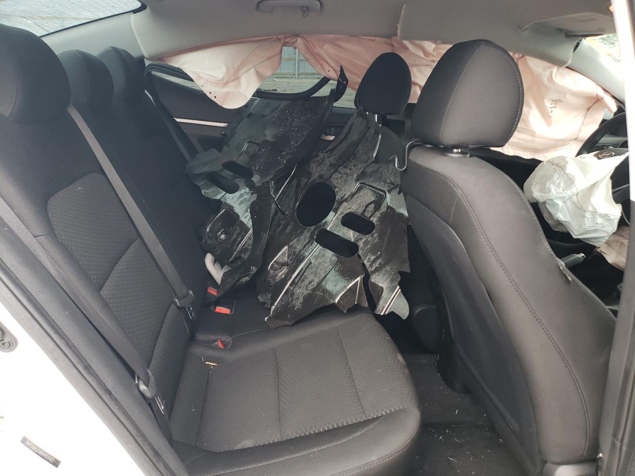 2019 Hyundai Elantra - Image 10