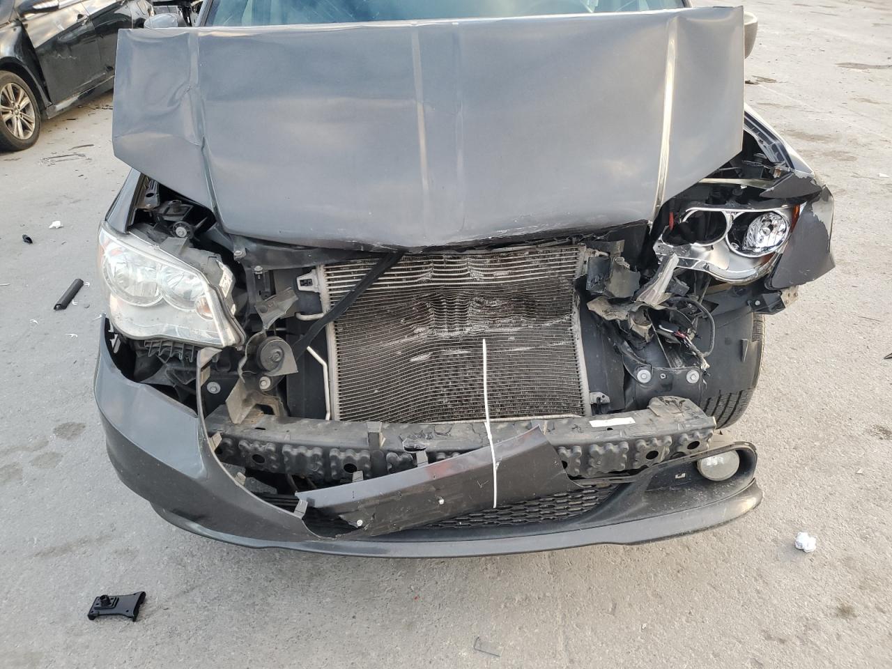 2017 Dodge Caravan - Image 14