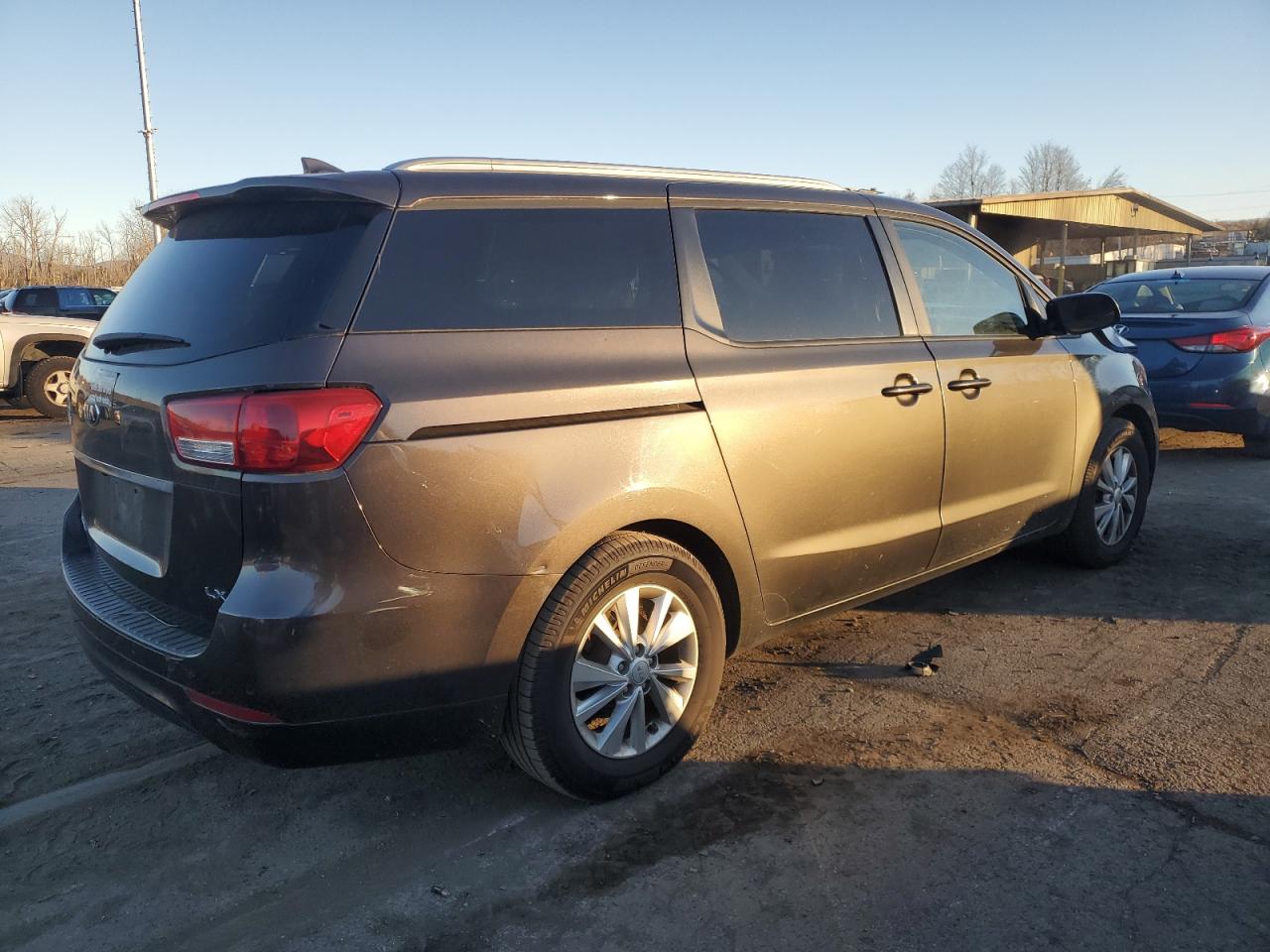 2017 Kia Sedona - Image 3