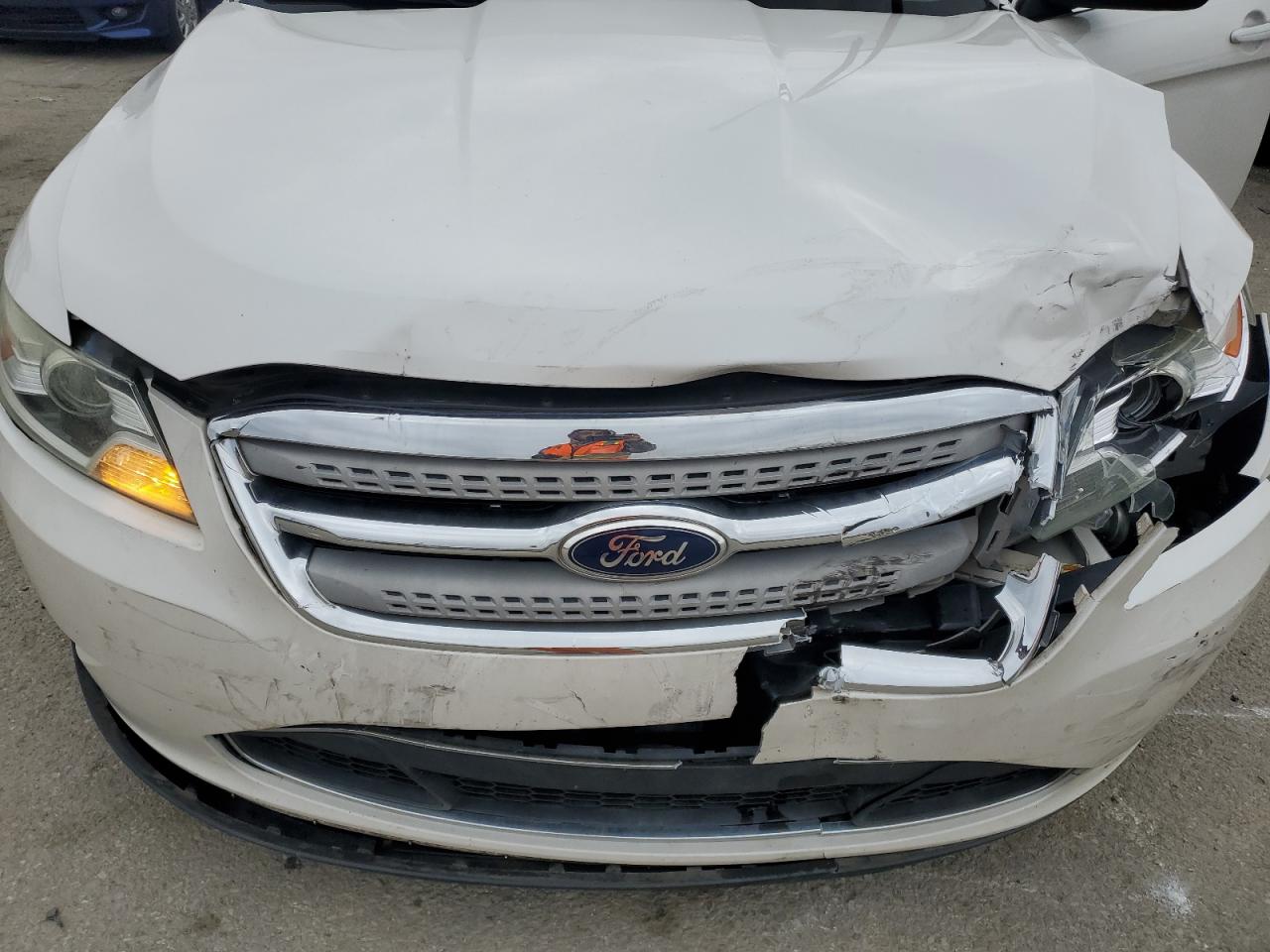 2011 Ford Taurus - Image 11