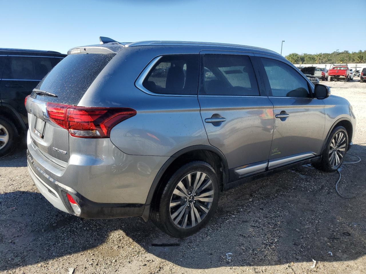 2019 Mitsubishi Outlander - Image 3