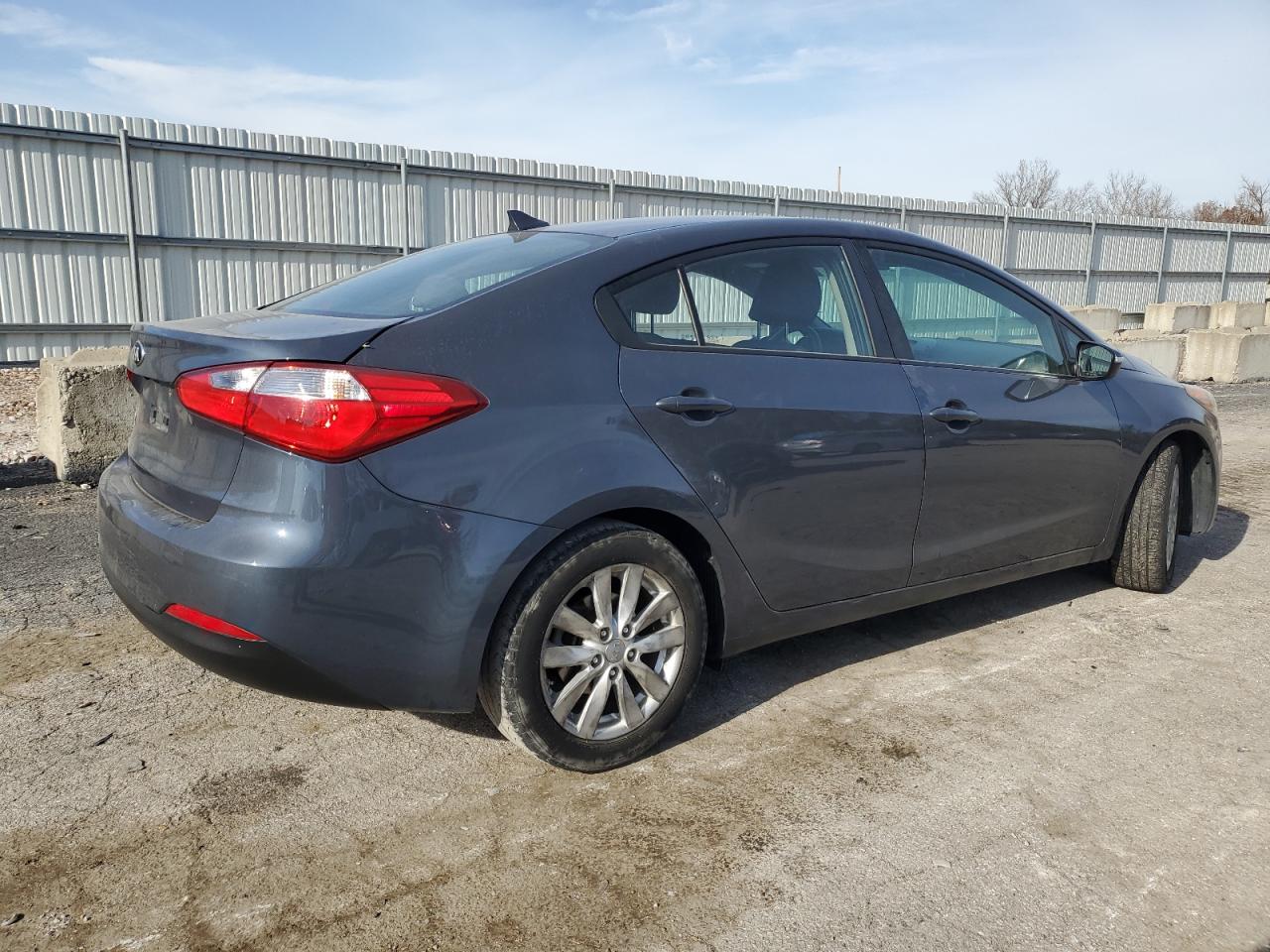 VIN KNAFX4A66G5477039 2016 KIA FORTE no.3