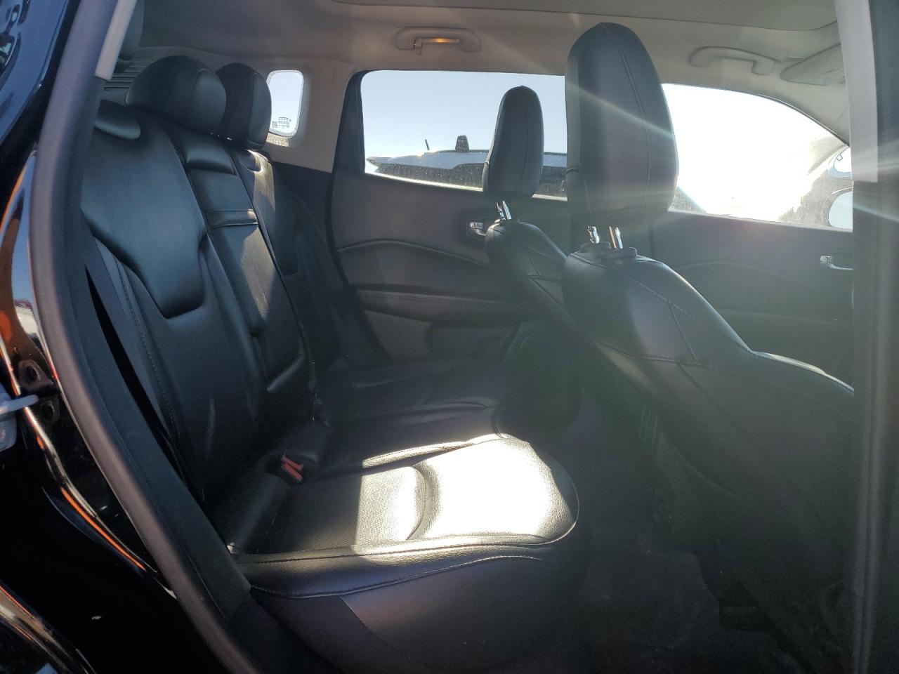 2019 Jeep Compass - Image 11