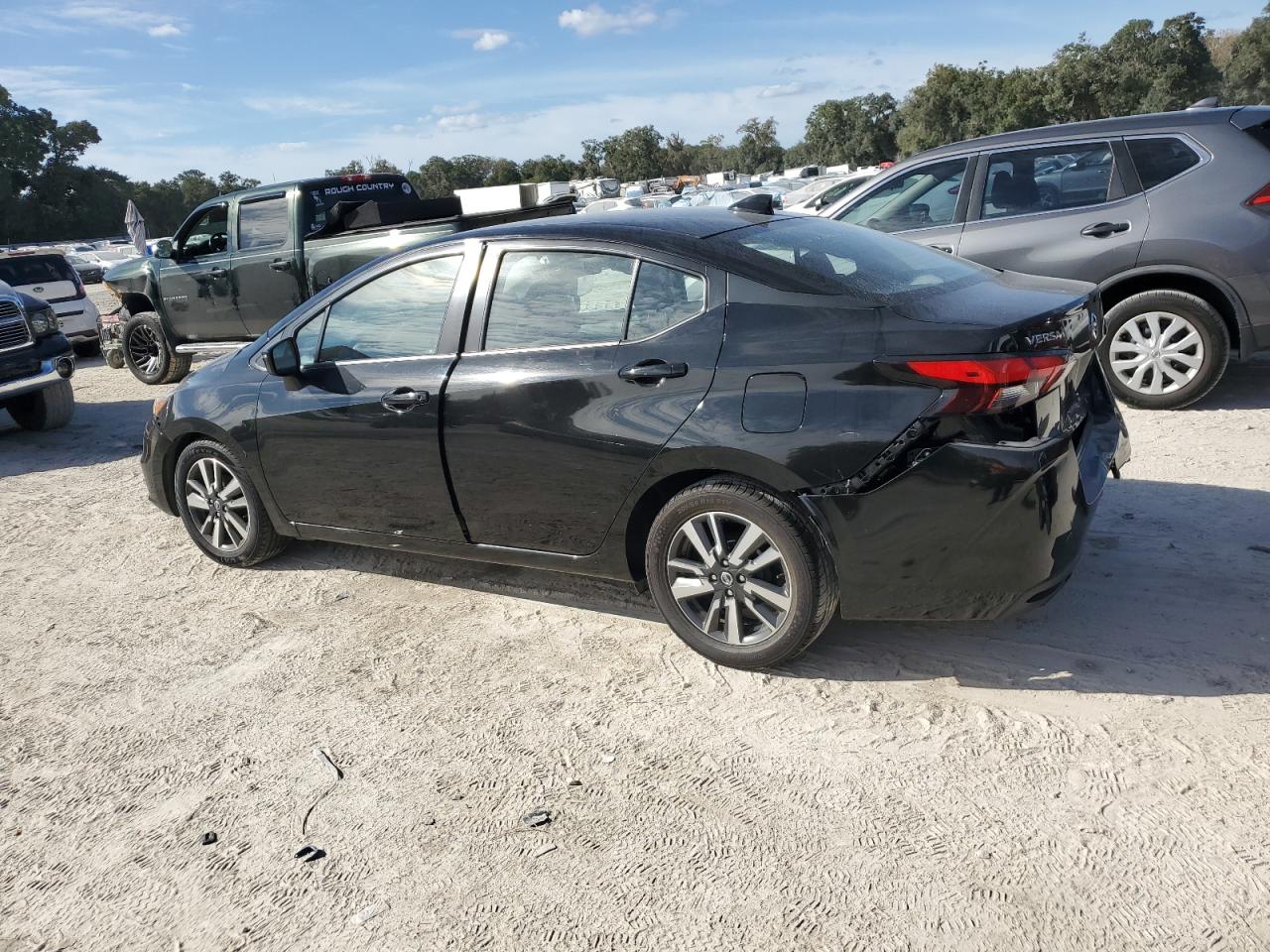 2021 Nissan Versa - Image 2