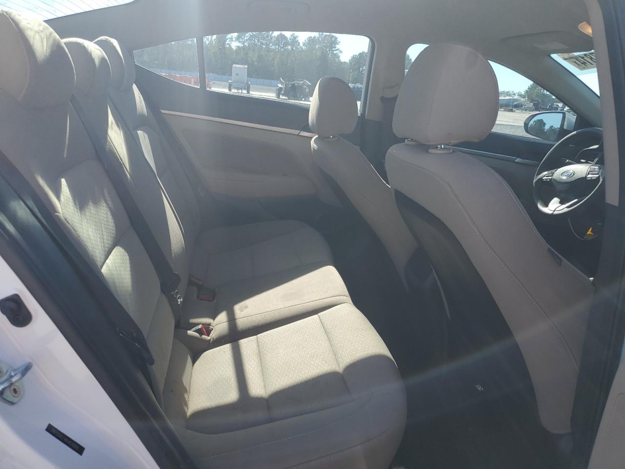 2019 Hyundai Elantra - Image 10