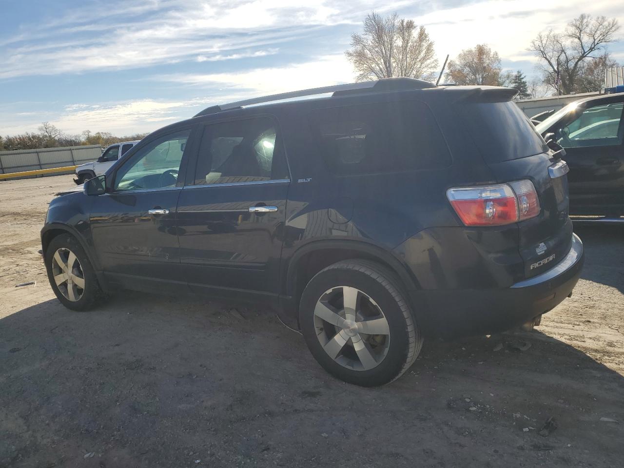 2011 GMC Acadia - Image 2
