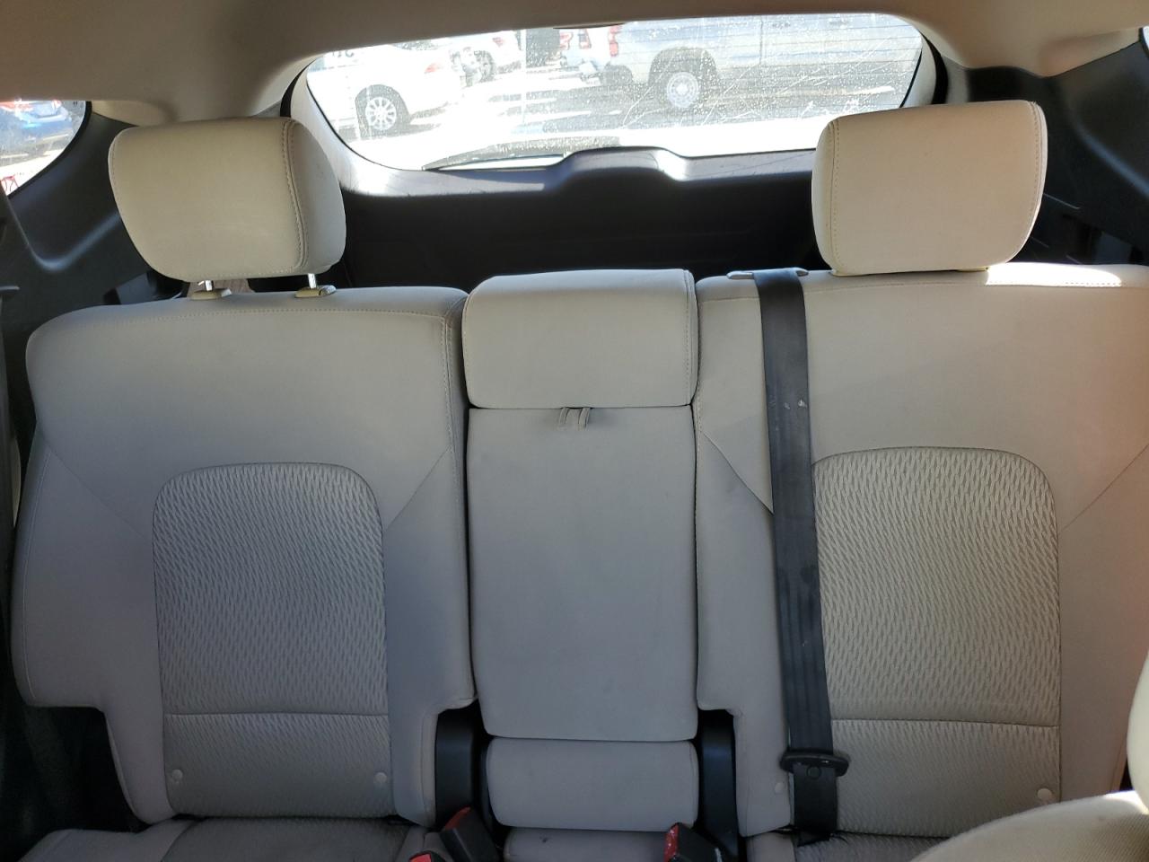 2016 Hyundai Santa Fe - Image 10