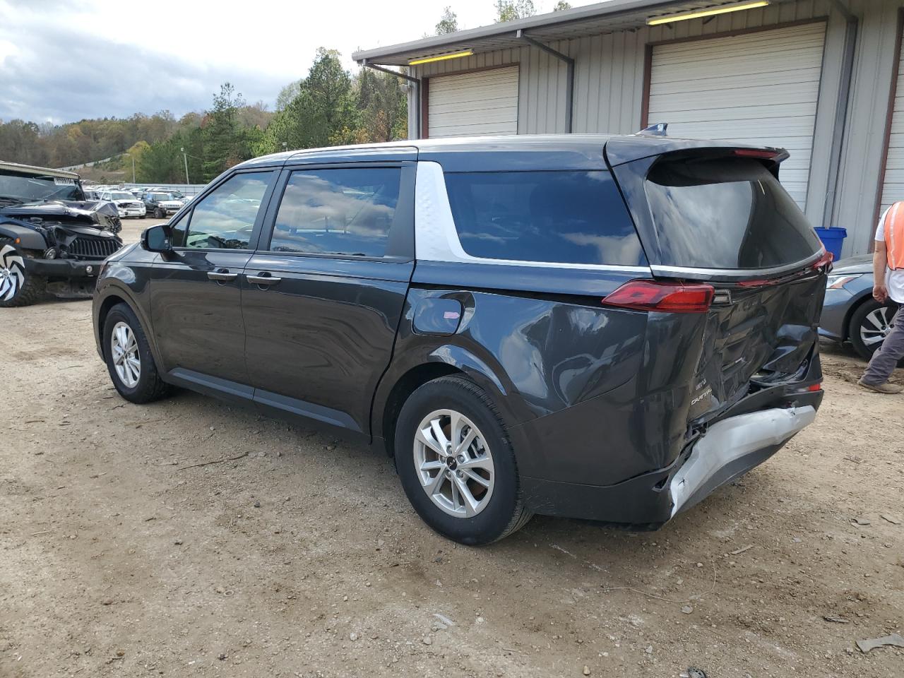 2024 Kia Carnival - Image 2