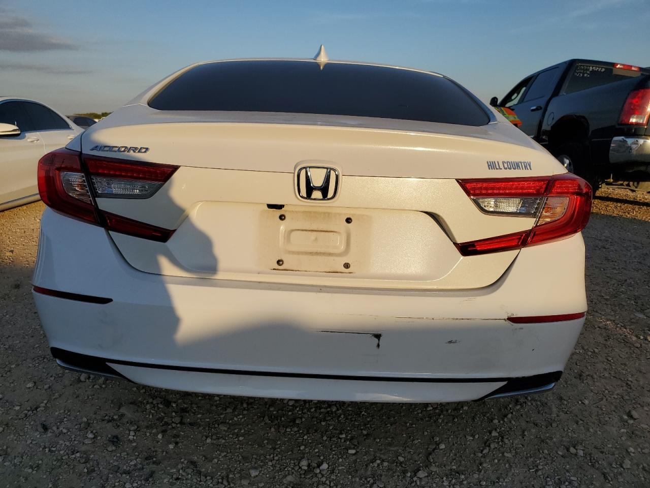 VIN 1HGCV1F19JA110837 2018 HONDA ACCORD no.6