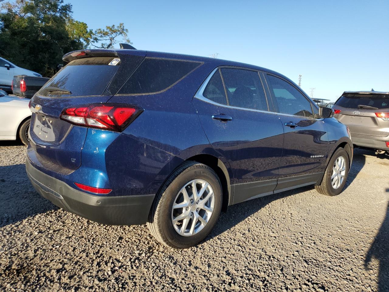 2022 Chevrolet Equinox - Image 3