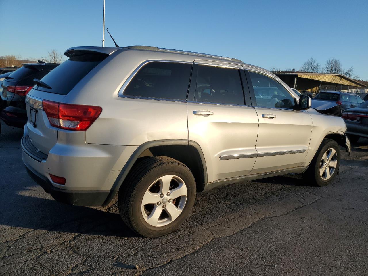 2011 Jeep Grand Cherokee - Image 3