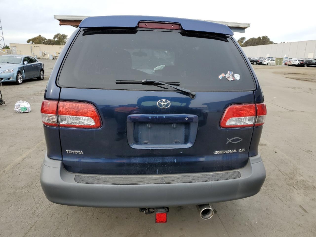 2003 Toyota Sienna - Image 6