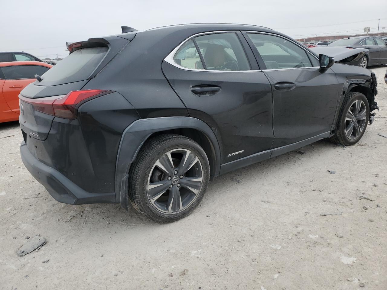 VIN JTHU9JBH6K2012739 2019 LEXUS UX 250H no.3